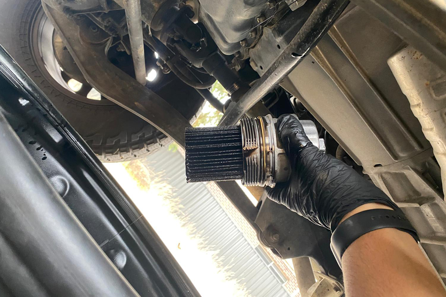 worker-cleaning-automobile-air-conditioner-vent-gr